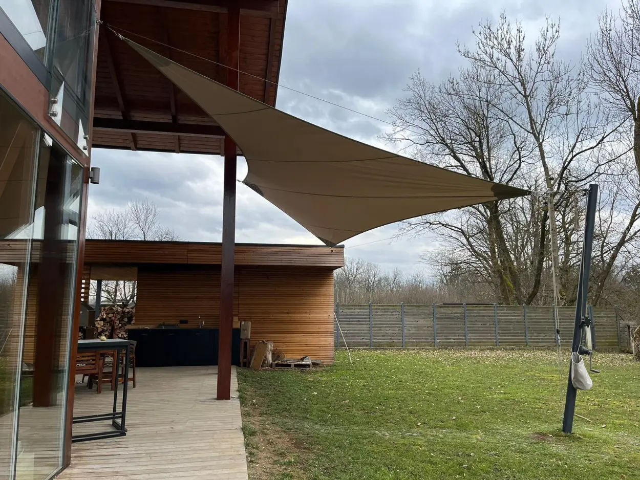 Pergole ali jadra za senco – sodobna rešitev | Studio Larimar